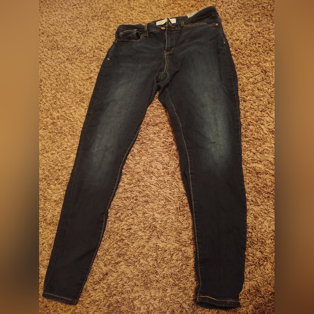 Levi Mid Rise Skinny Jeans